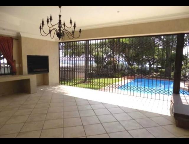 5 BEDROOM PROPERTY TO RENT IN CONSTANTIA KLOOF